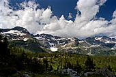 La linea di cresta, con vette che sfiorano i 3000 m, che chiudono a Nord l'Alpe Veglia.